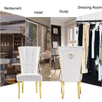Chaises de salle à manger de luxe en velours blanc avec anneau de tirage à l'arrière et pieds en or poli